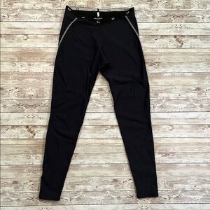Under Armour Women's Mid Weight Layer Leggings sz Small Black Reflective Outdoor